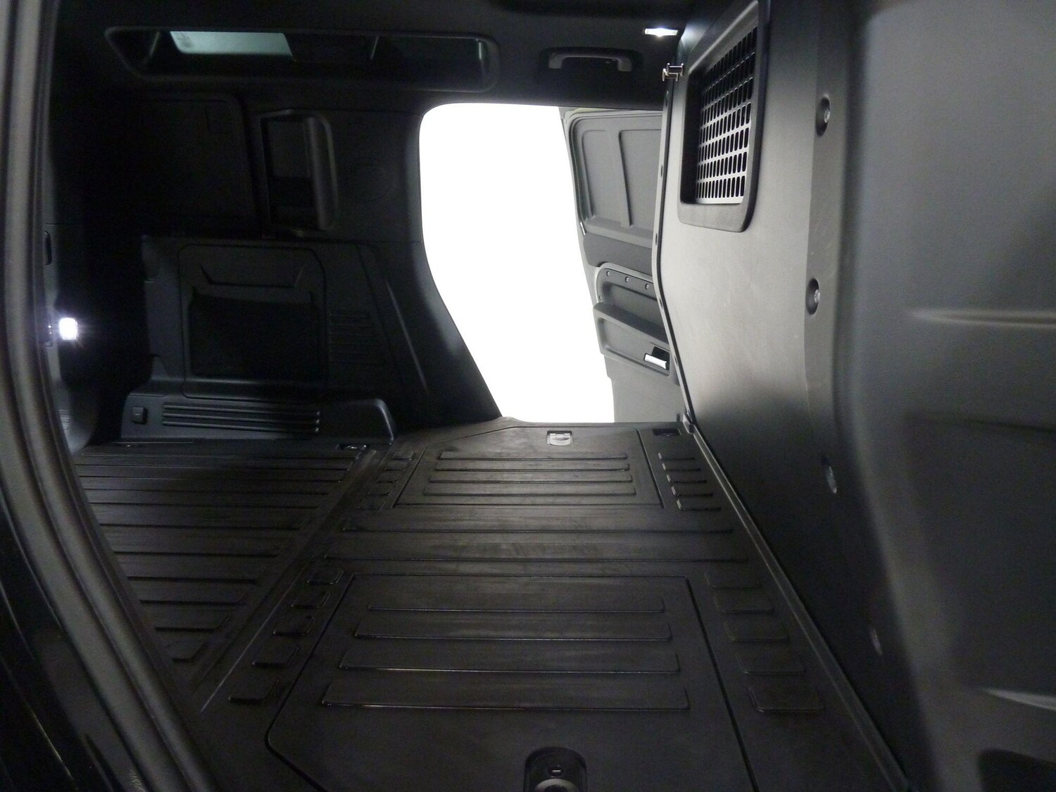 Used Land Rover Defender 2022 for sale - 77882077: Photo 20