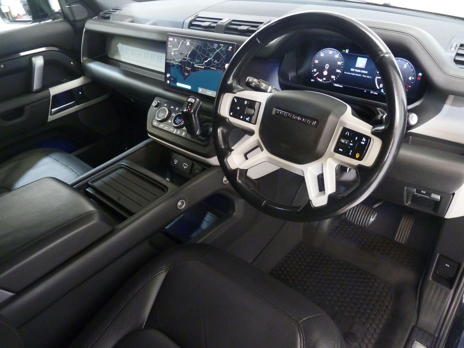 Used Land Rover Defender 2022 for sale - 77882077: Photo 6