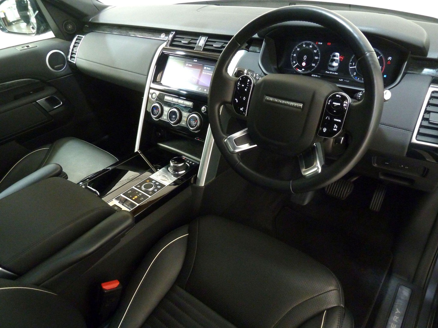 Used Land Rover Discovery 2018 for sale - 76002366: Photo 6