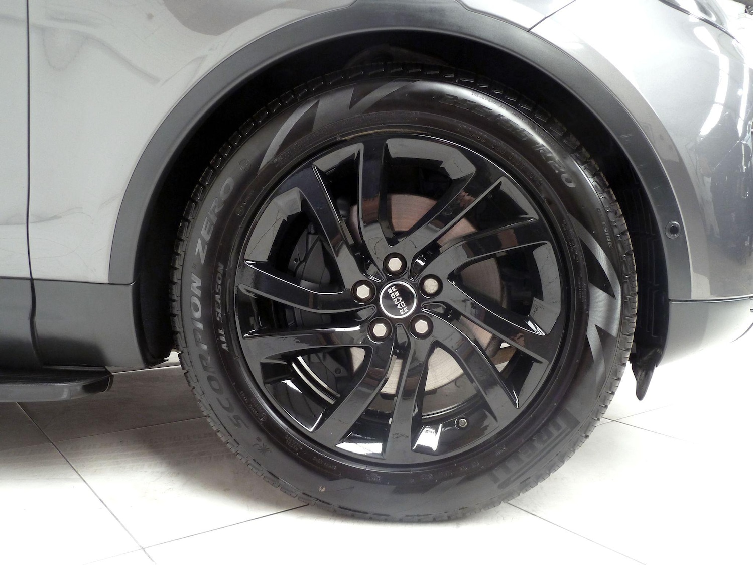 Used Land Rover Discovery 2018 for sale - 76002366: Photo 9