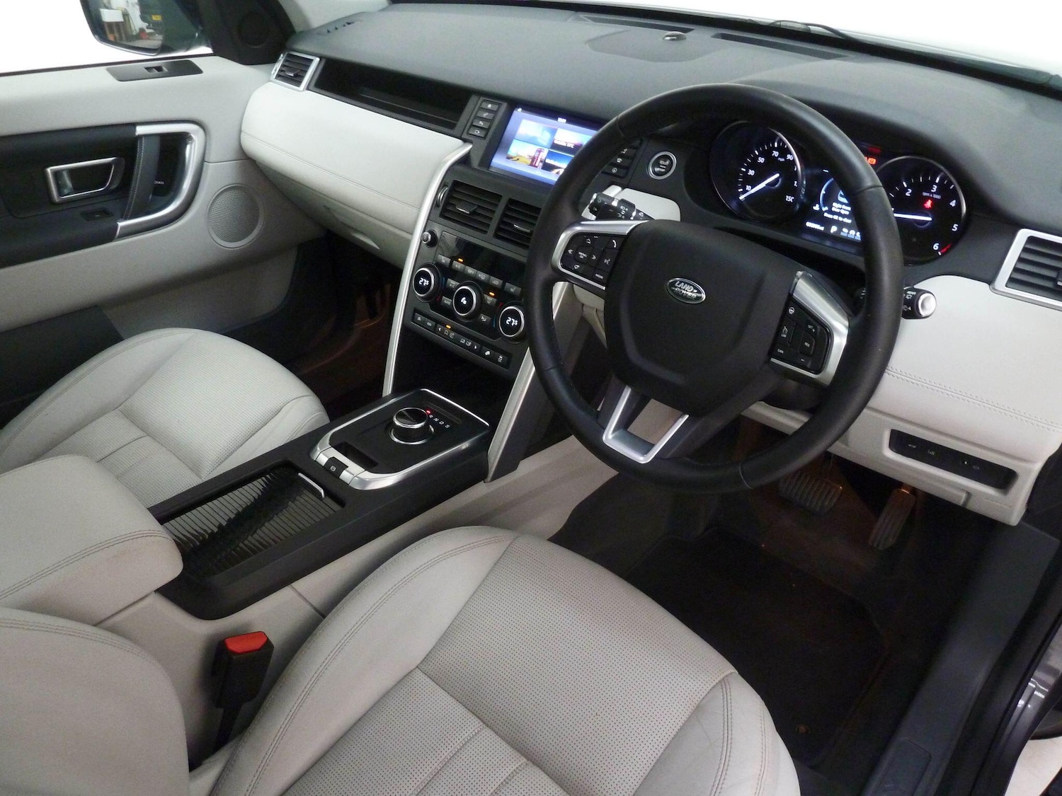 Used Land Rover Discovery Sport 2017 for sale - 77290536: Photo 6