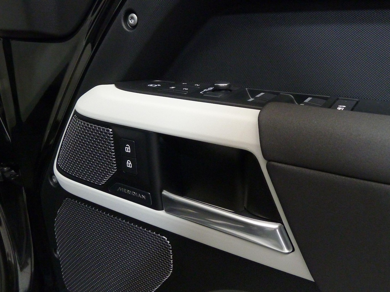 Used Land Rover Defender 2021 for sale - 77144647: Photo 16