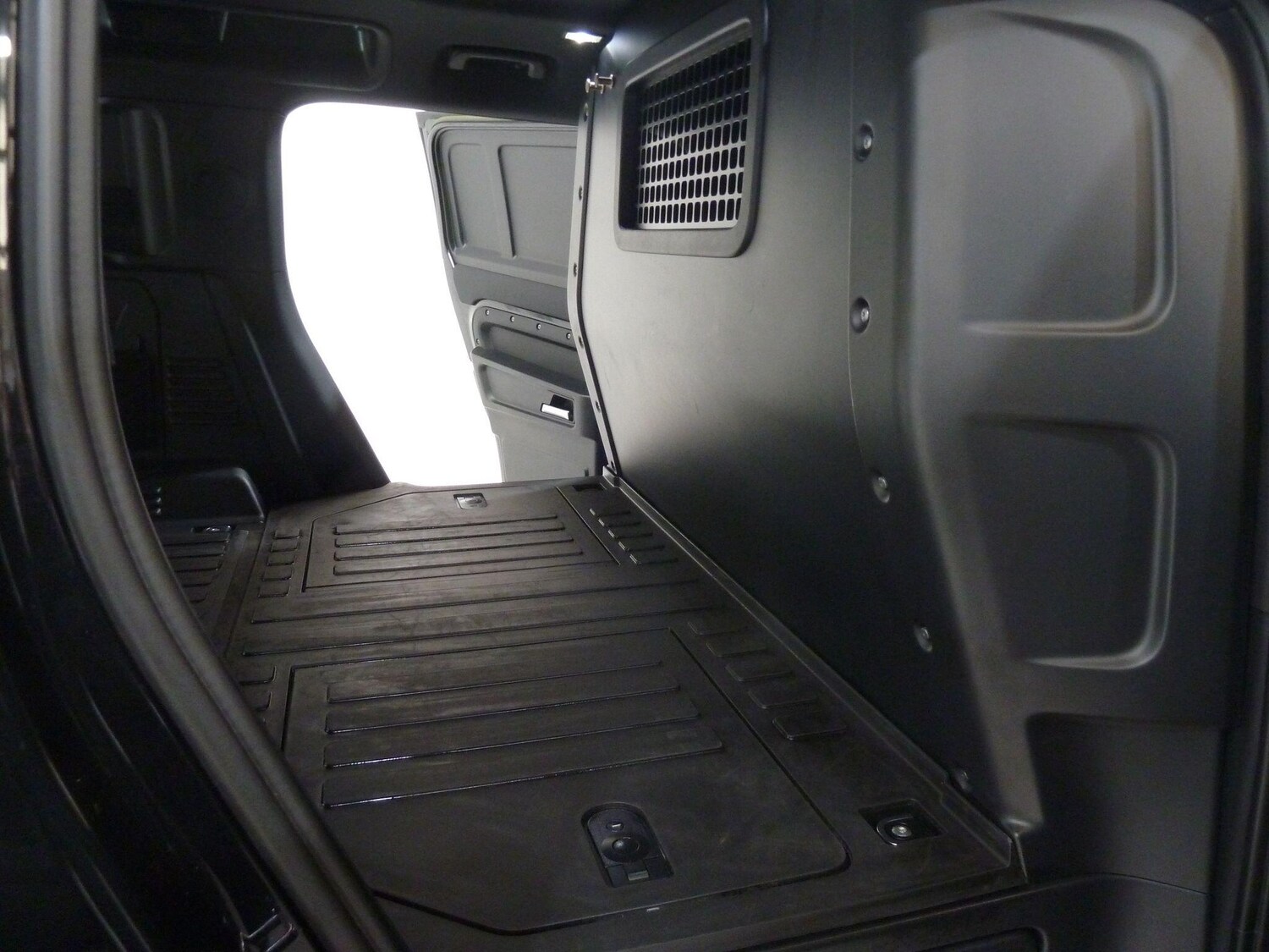 Used Land Rover Defender 2022 for sale - 77586331: Photo 18