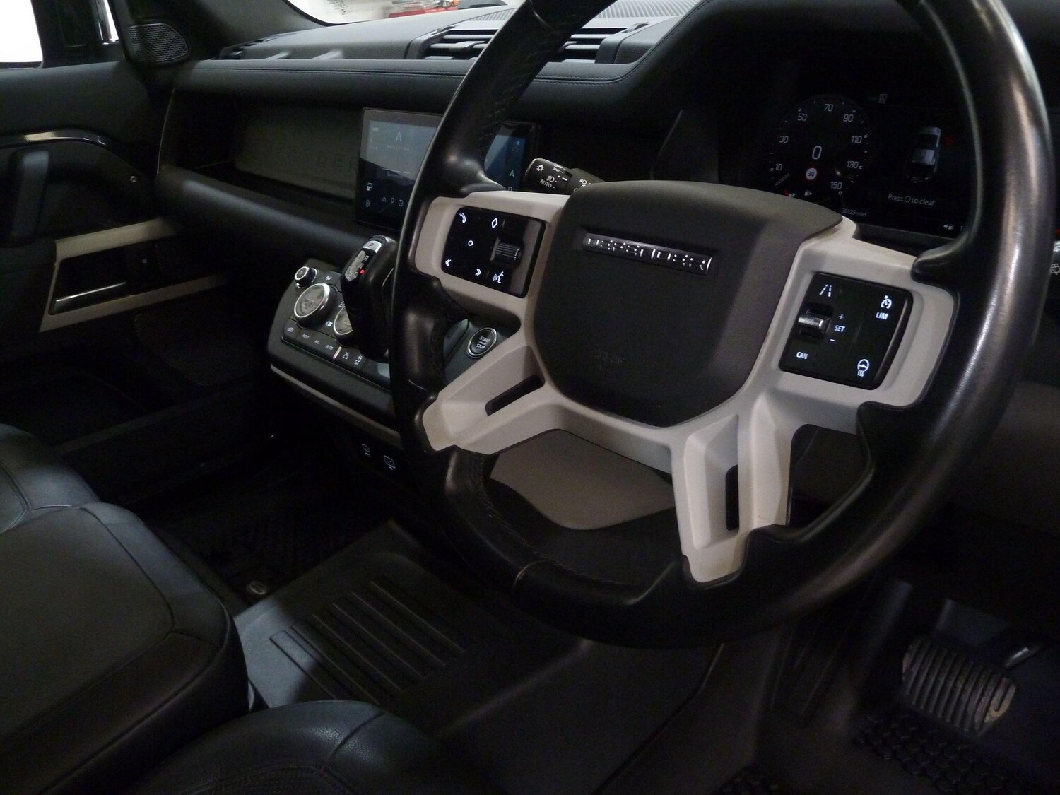 Used Land Rover Defender 2022 for sale - 77586331: Photo 8