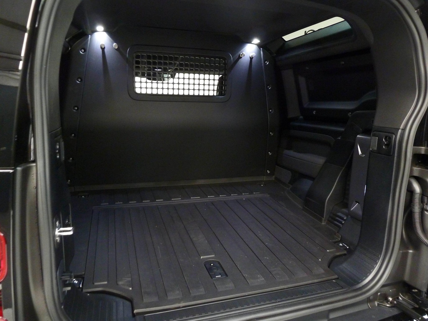 Used Land Rover Defender 2021 for sale - 76824037: Photo 17