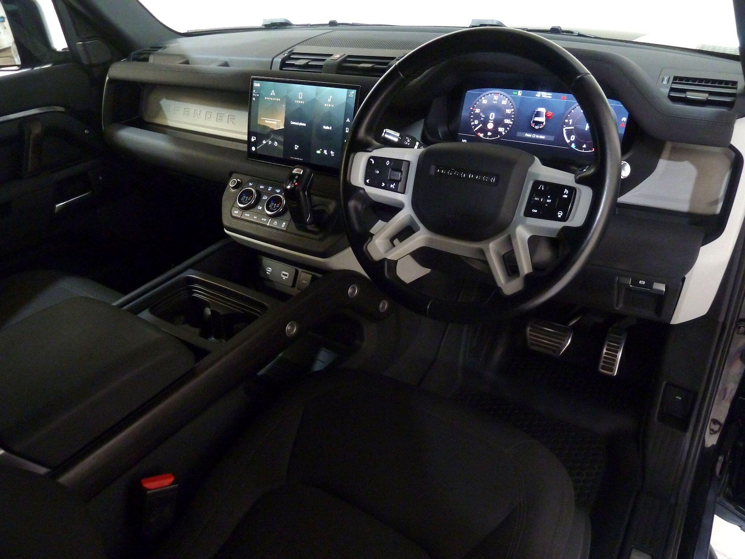 Used Land Rover Defender 2021 for sale - 76824037: Photo 6