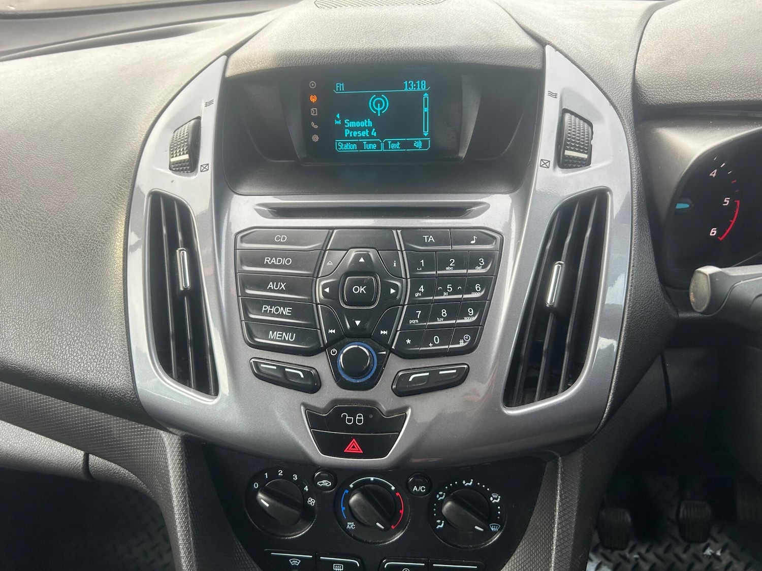 Used Ford Transit Connect 2018 for sale - 76855735: Photo 21