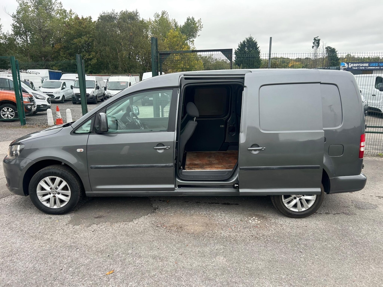 Used Volkswagen Caddy Maxi 2014 for sale - 76228093: Photo 9