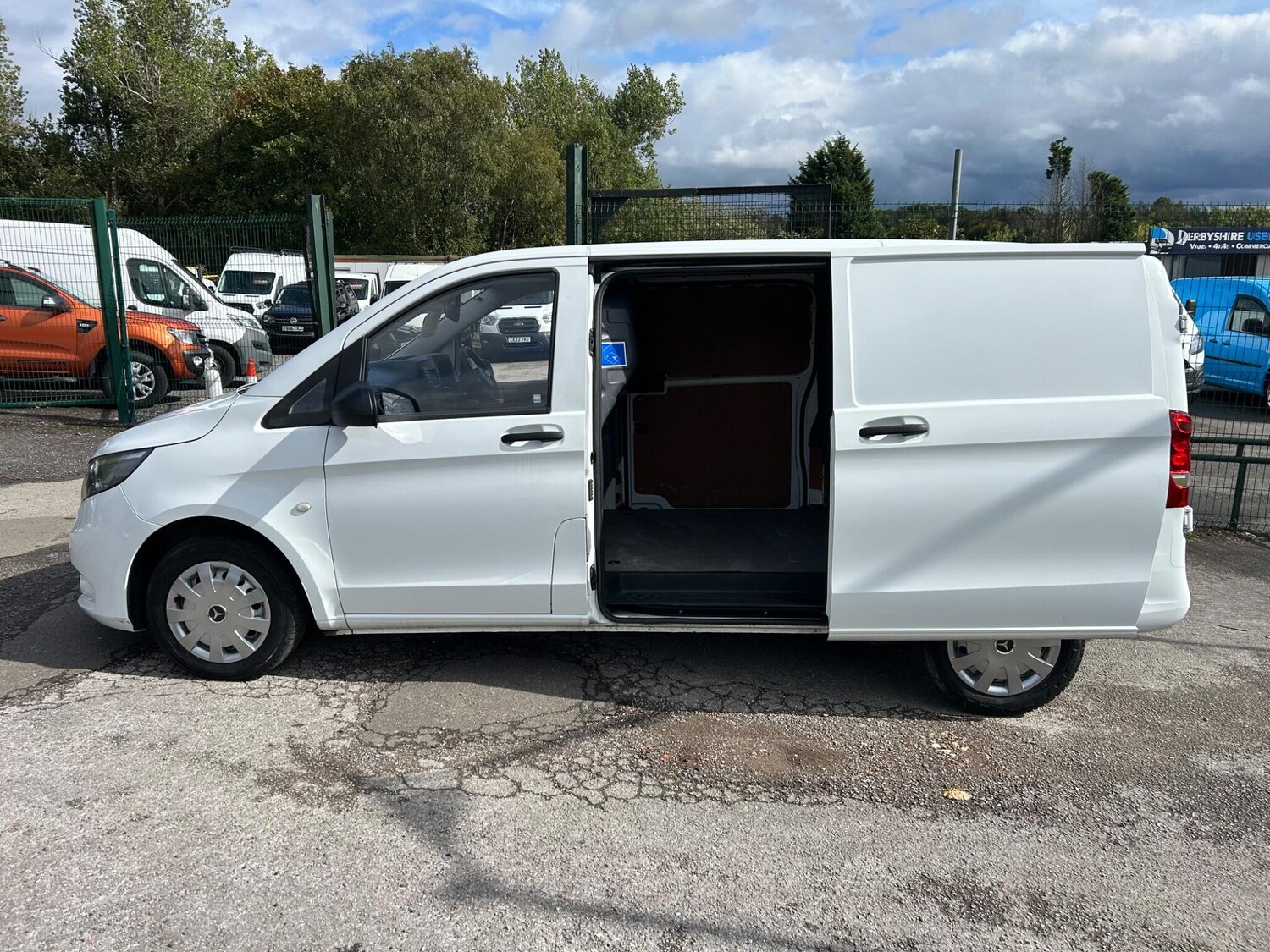 Used Mercedes-Benz Vito 2015 for sale - 76001976: Photo 9