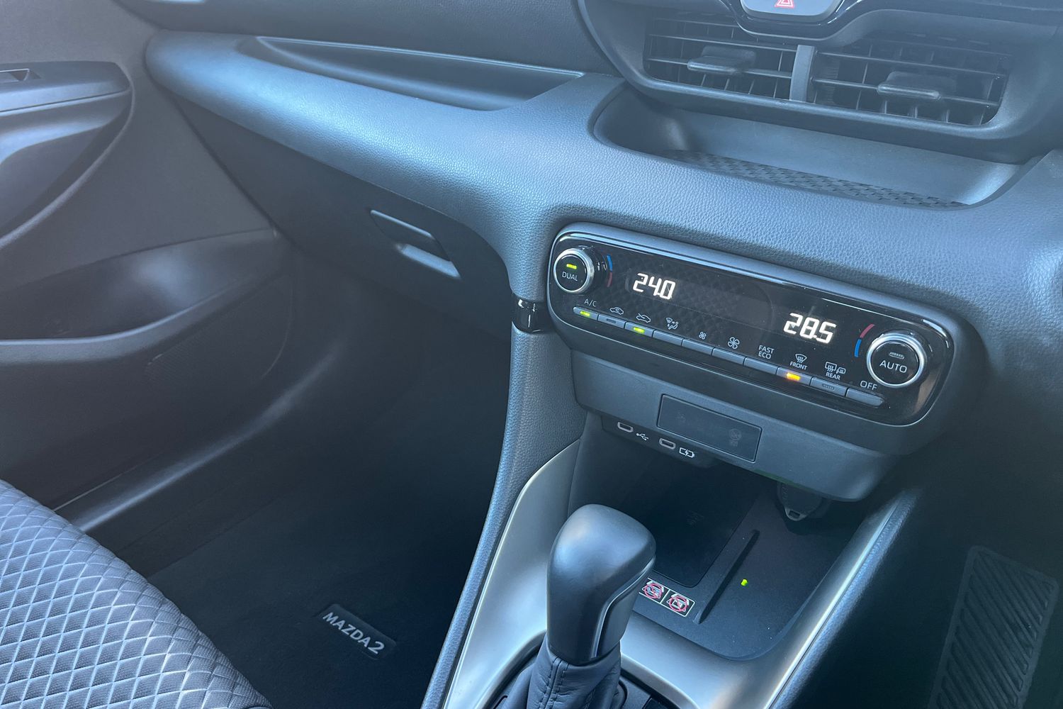 Used Mazda Mazda2 HYBRID 2024 for sale - 76077542: Photo 33