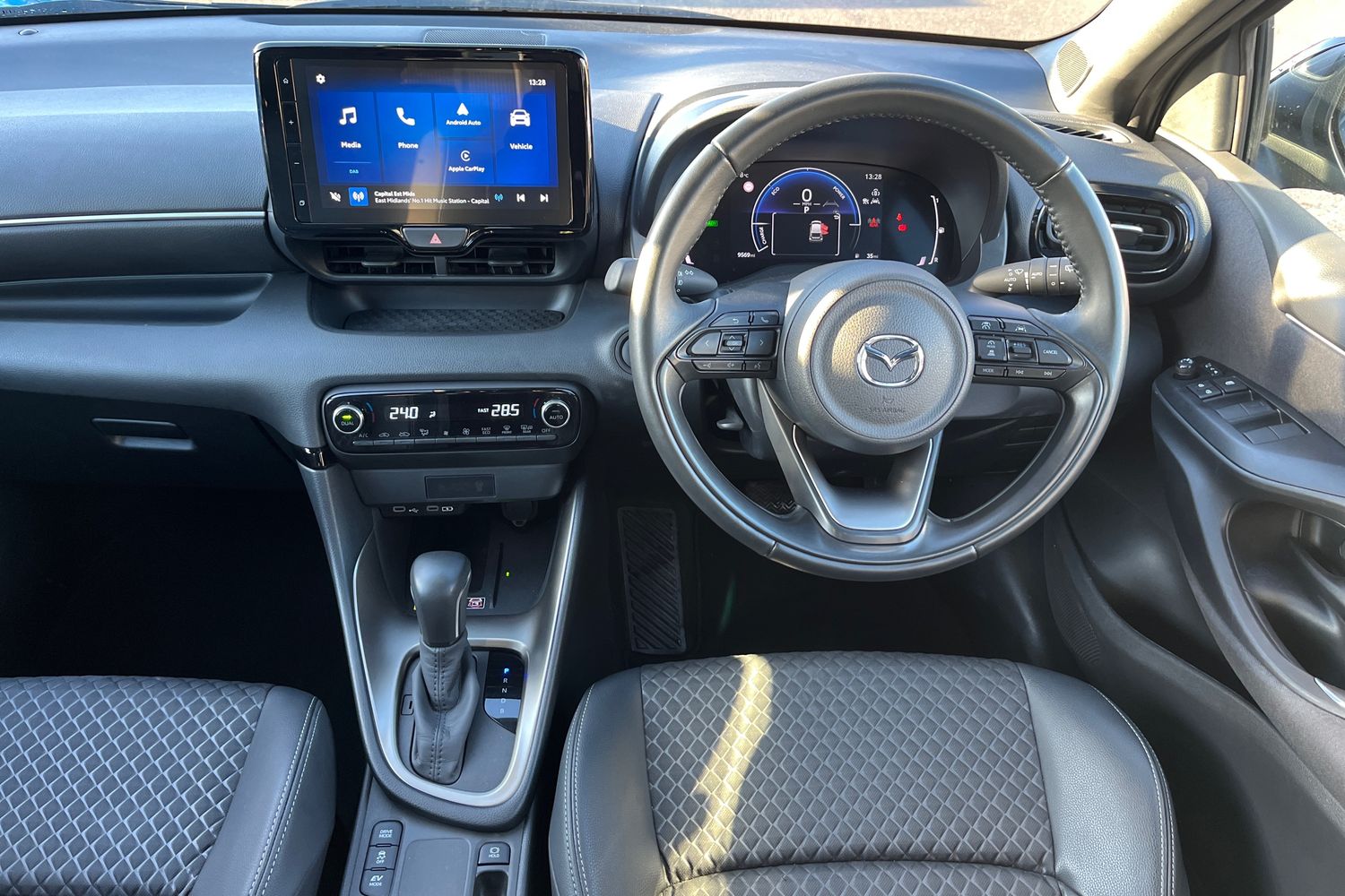 Used Mazda Mazda2 HYBRID 2024 for sale - 76077542: Photo 36