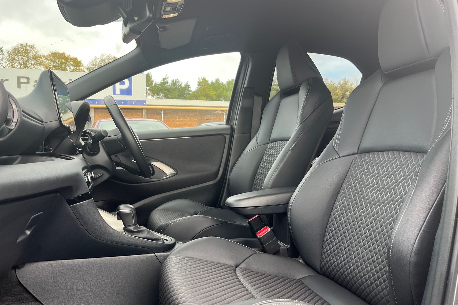 Used Mazda Mazda2 HYBRID 2024 for sale - 76497154: Photo 32