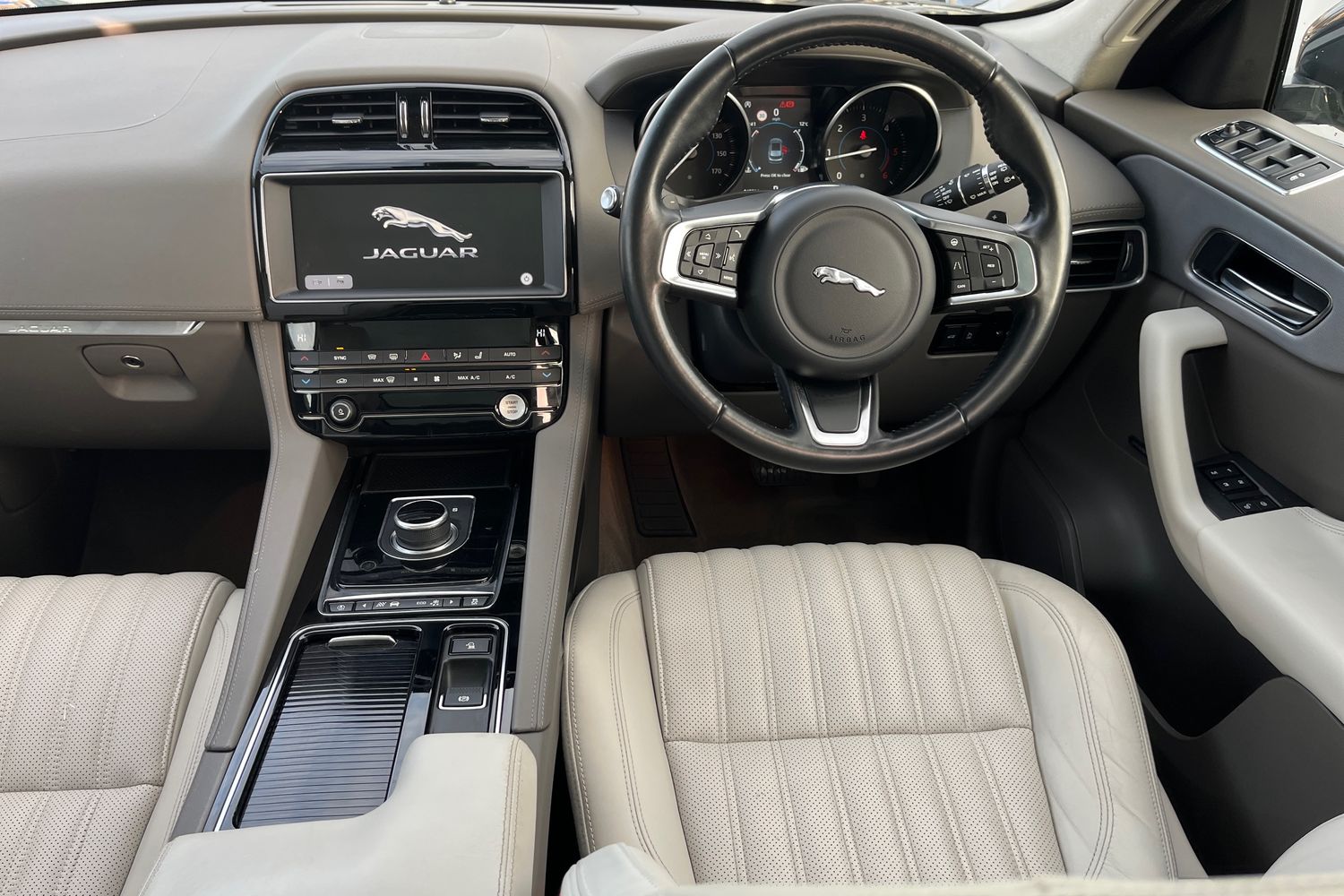 Used Jaguar F-Pace 2020 for sale - 76946656: Photo 32