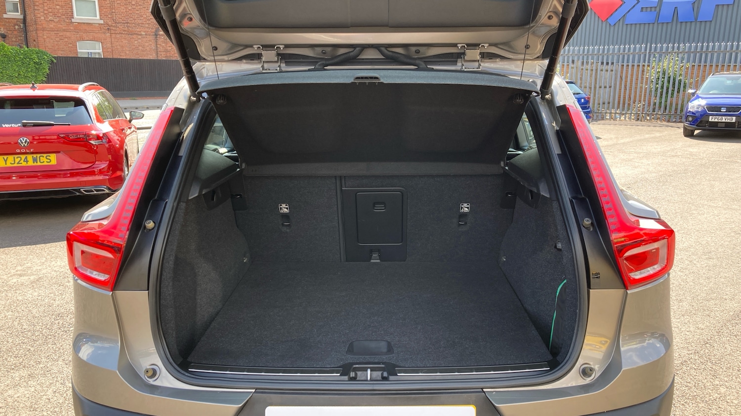 Used Volvo XC40 2021 for sale - 76101955: Photo 4