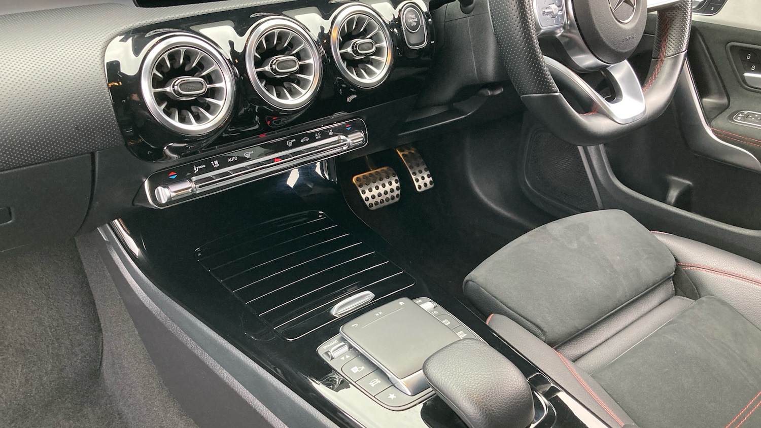 Used Mercedes-Benz CLA 2023 for sale - 76302857: Photo 13