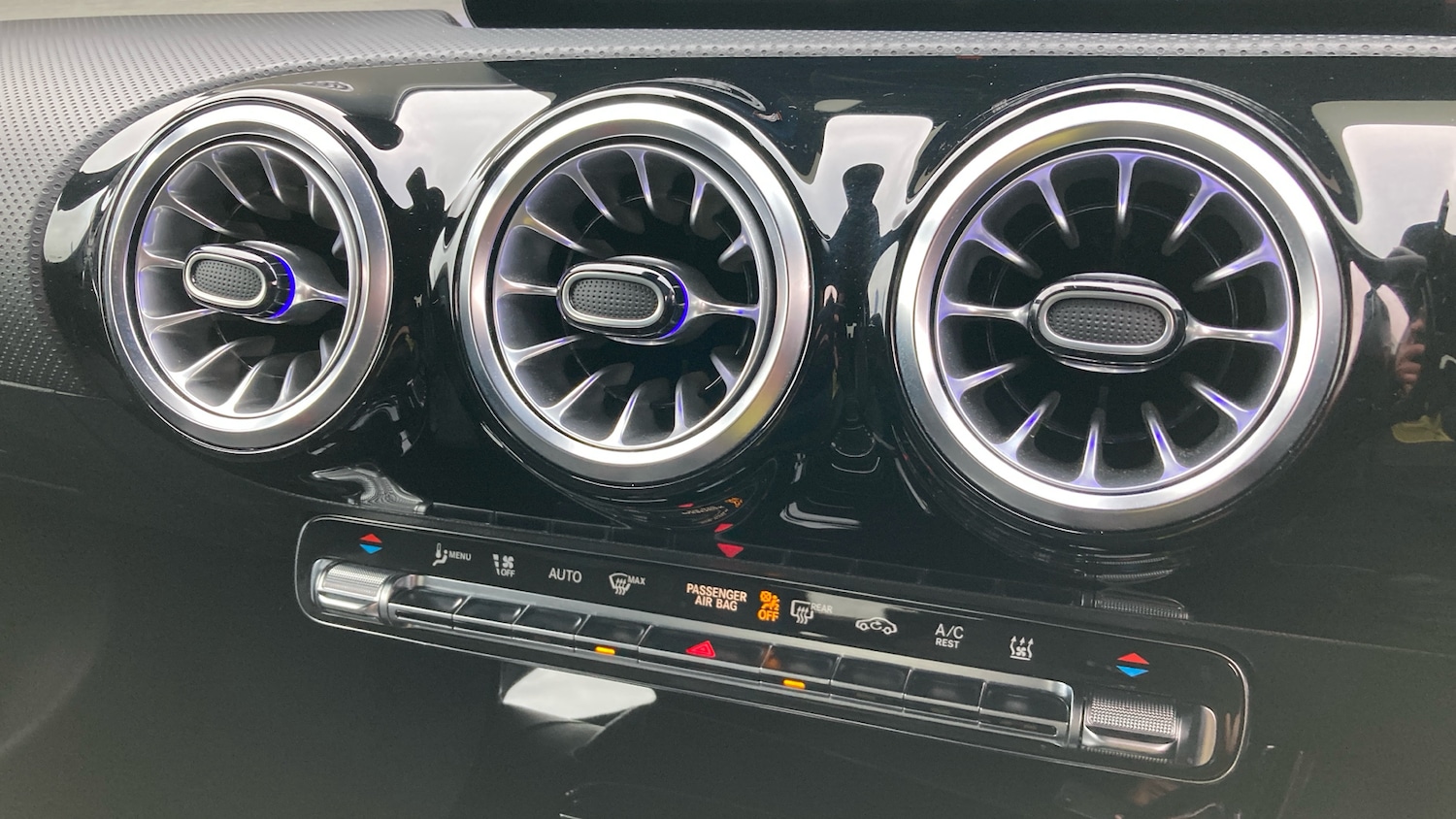 Used Mercedes-Benz CLA 2023 for sale - 76302857: Photo 29