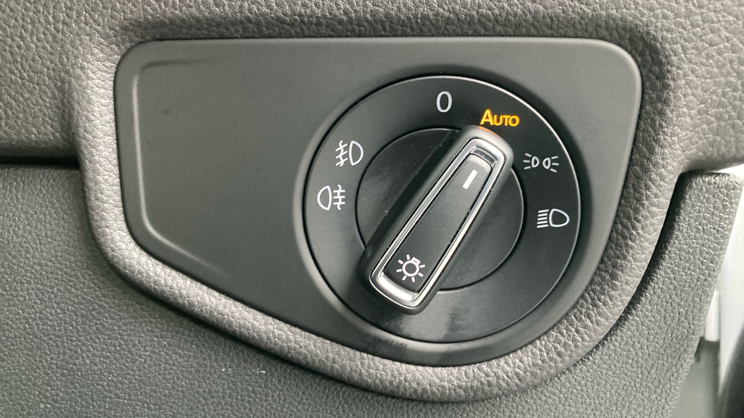 Used Volkswagen Touran 2020 for sale - 77760505: Photo 40