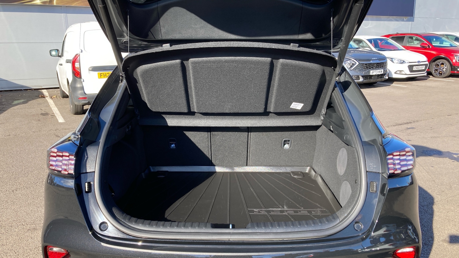 Used Kia XCeed 2025 for sale - 76161809: Photo 4