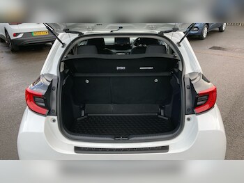 Used Toyota Yaris 2021 for sale - 76957000: Photo