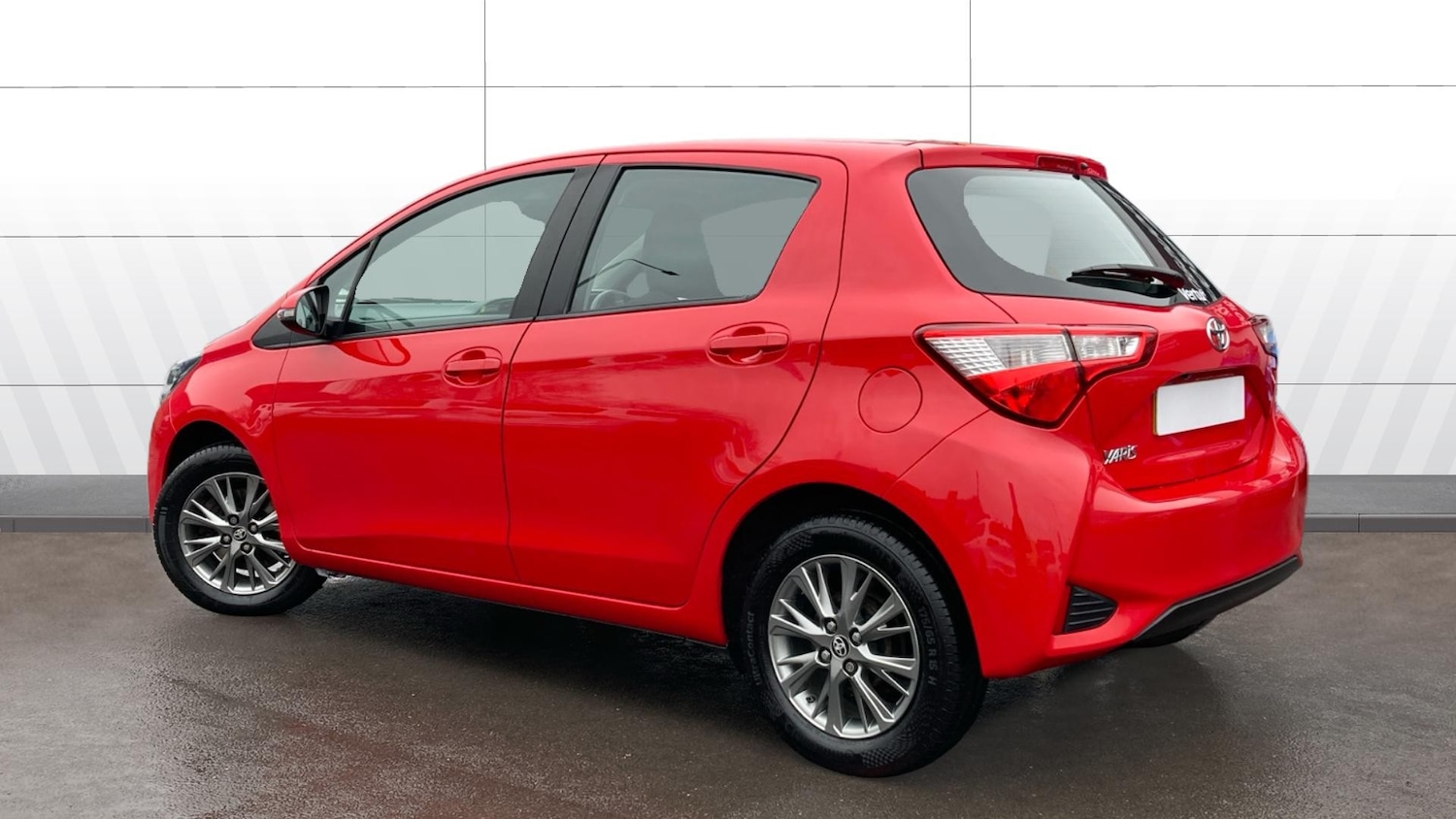 Used Toyota Yaris 2018 for sale - 78053437: Photo 2