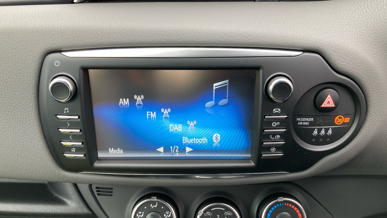 Used Toyota Yaris 2018 for sale - 78053437: Photo 30