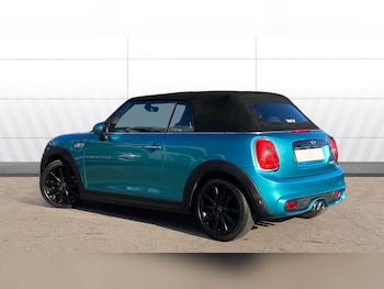 Used MINI Convertible 2017 for sale - 76192981: Photo 2