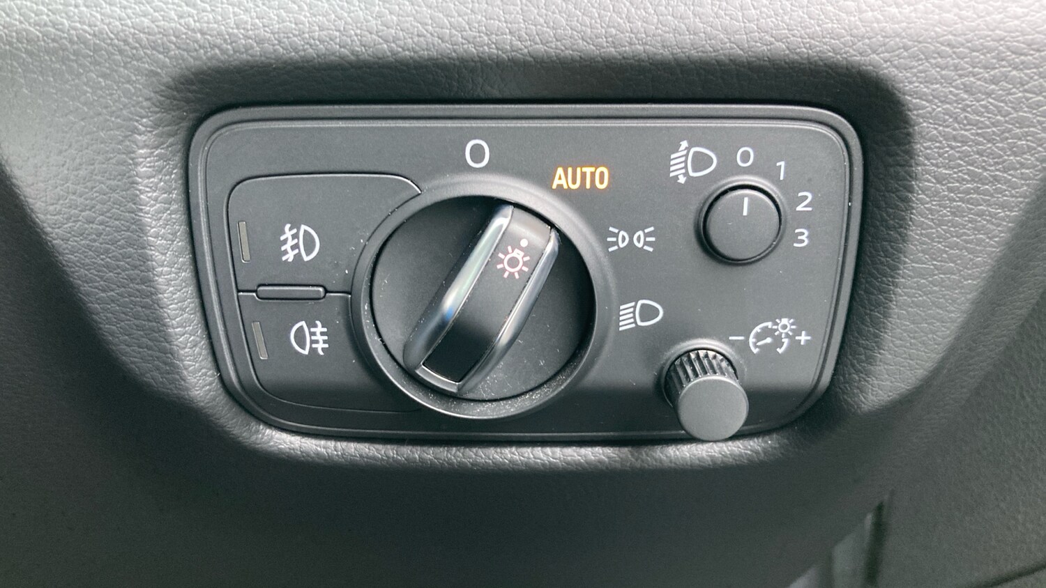 Used Audi A3 2015 for sale - 77350290: Photo 38