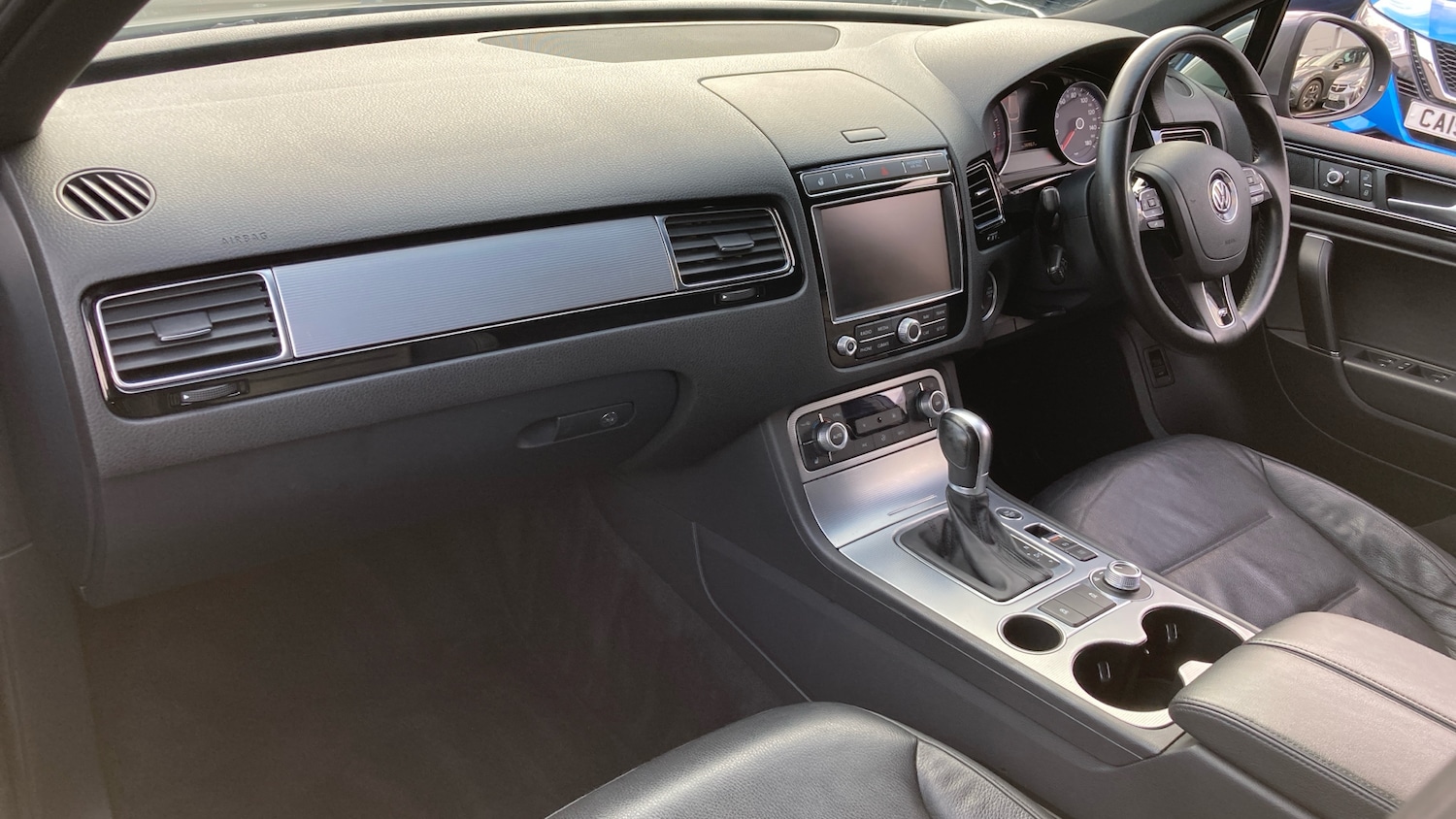 Used Volkswagen Touareg 2016 for sale - 77760506: Photo 2