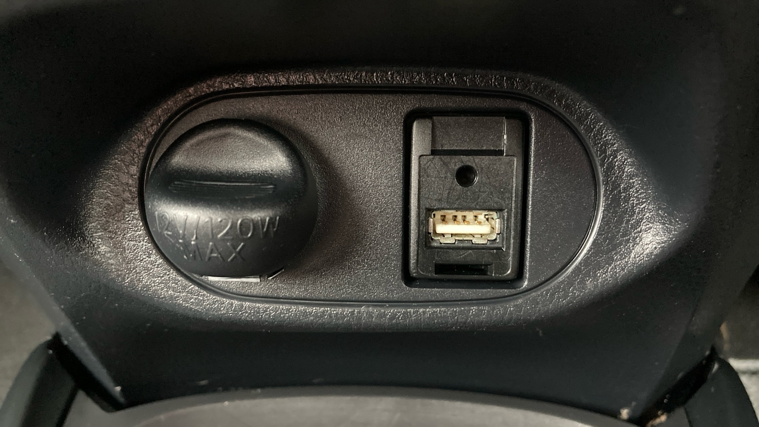 Used Toyota Yaris 2020 for sale - 76734338: Photo 27