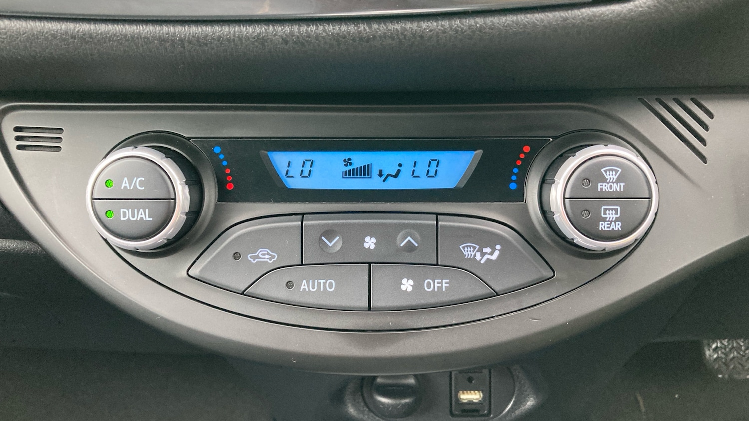 Used Toyota Yaris 2020 for sale - 76734338: Photo 28