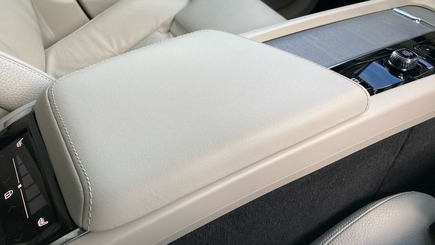 Used Volvo XC60 2024 for sale - 77340226: Photo 26