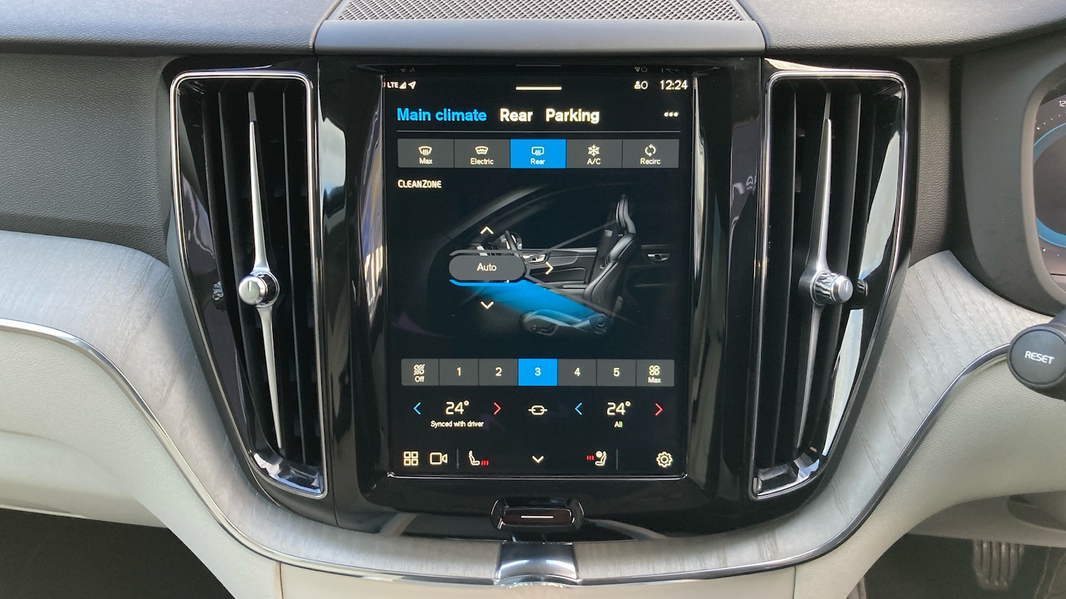 Used Volvo XC60 2024 for sale - 77340226: Photo 37