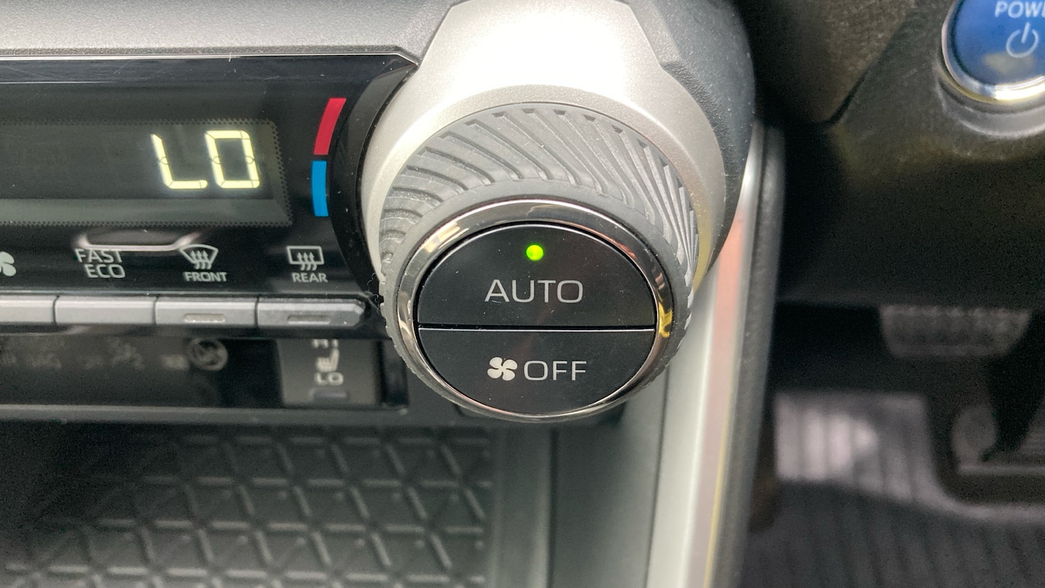 Used Toyota RAV4 2020 for sale - 76662931: Photo 32