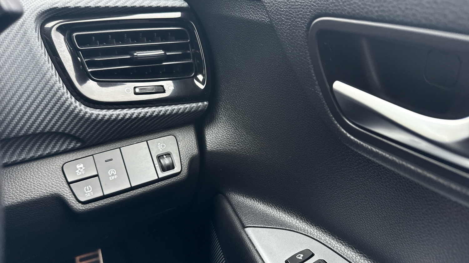 Used Kia Stonic 2024 for sale - 78199414: Photo 32