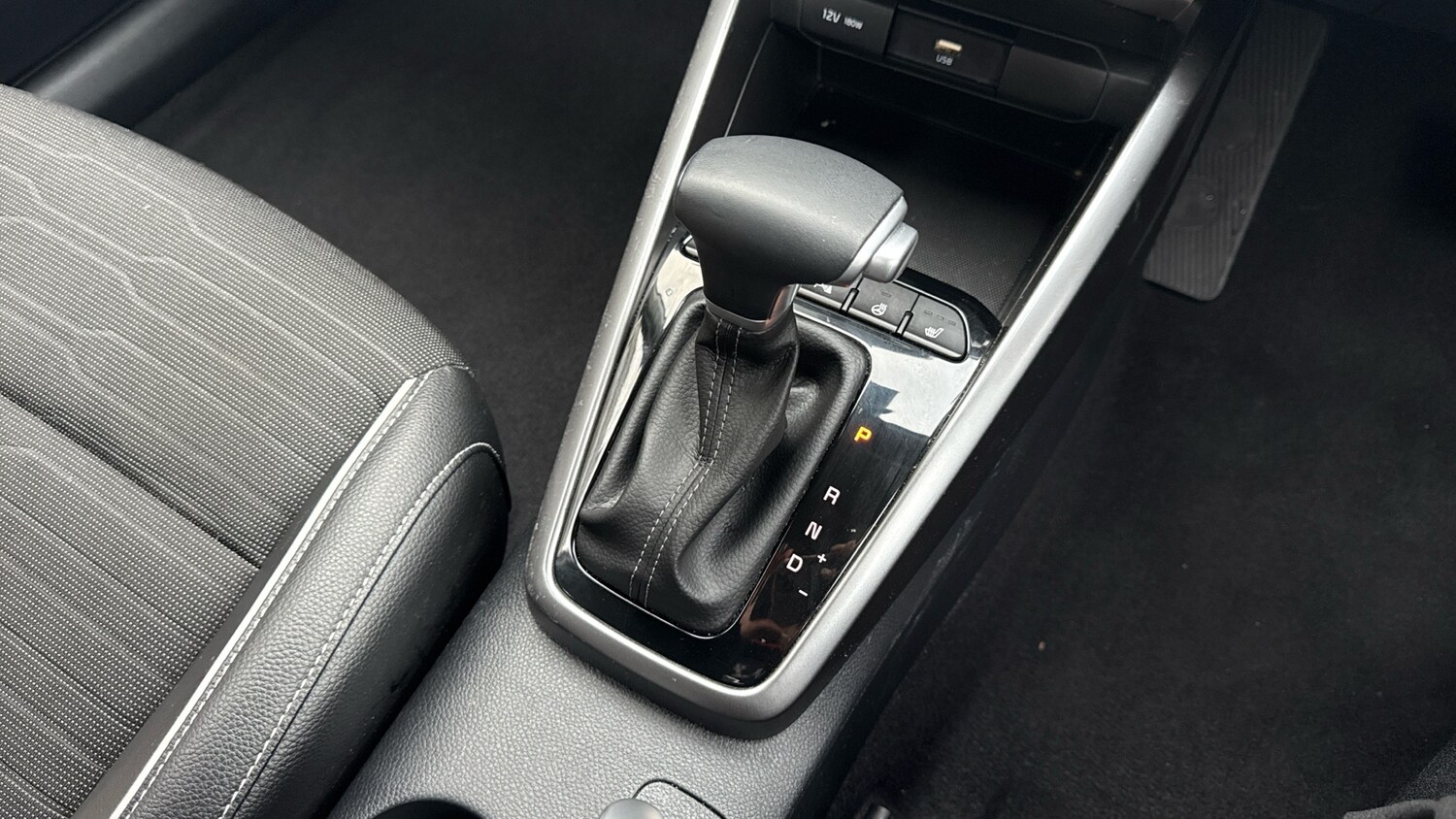 Used Kia Stonic 2024 for sale - 78199414: Photo 37