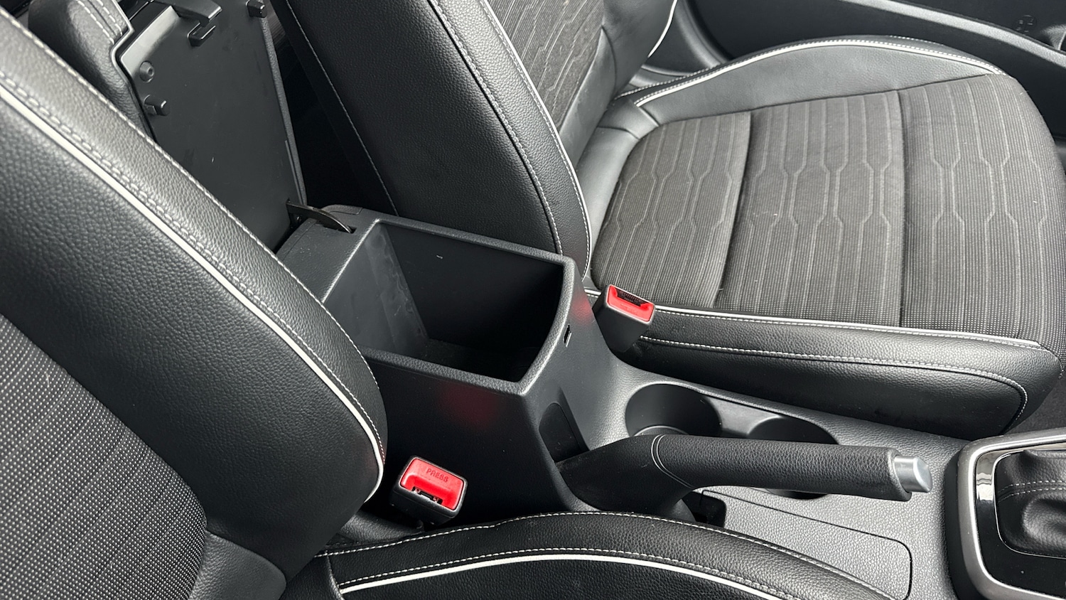 Used Kia Stonic 2024 for sale - 78199414: Photo 38