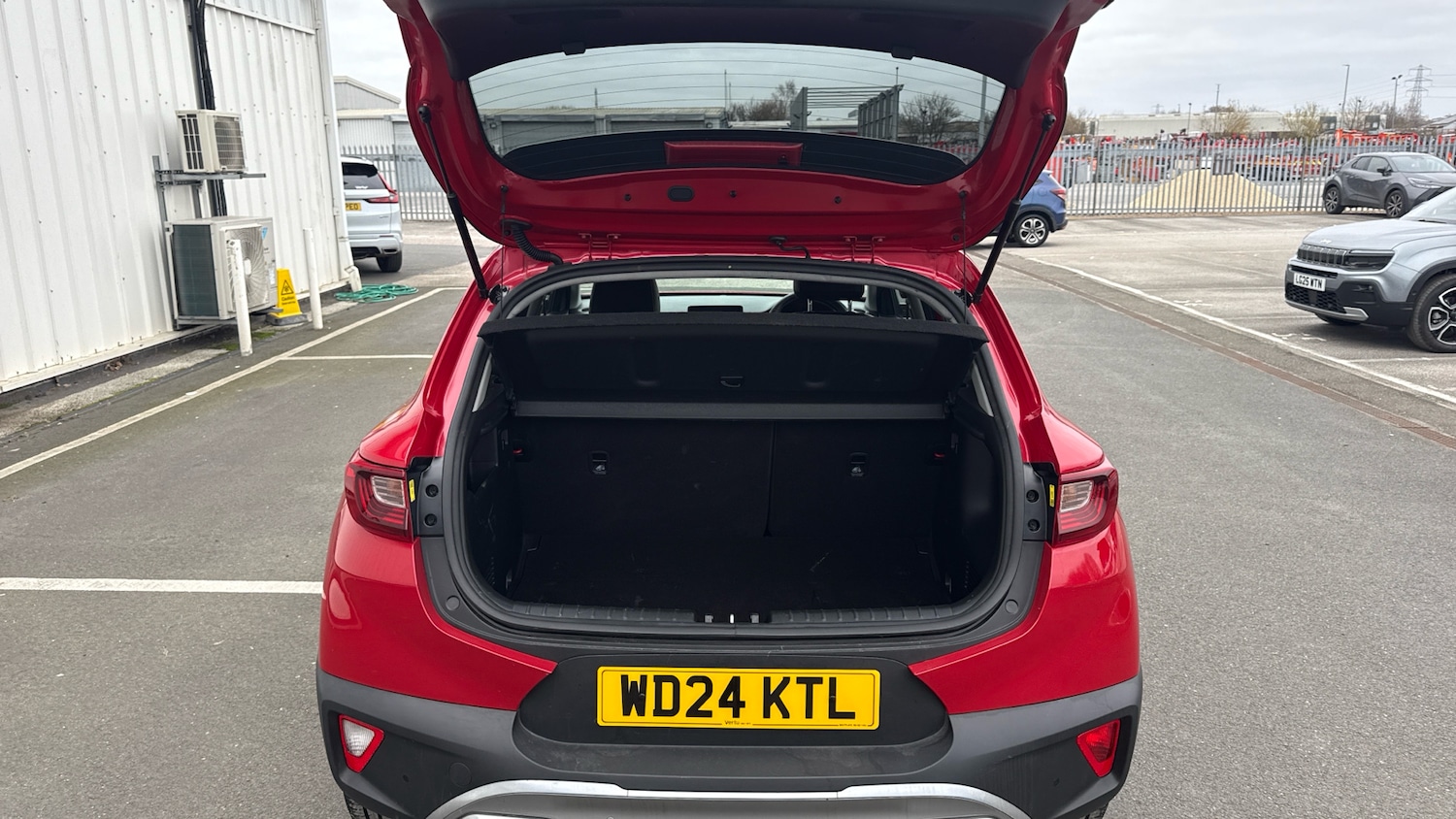 Used Kia Stonic 2024 for sale - 78199414: Photo 4