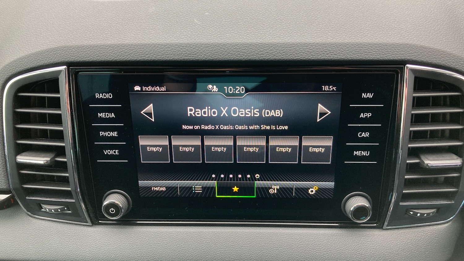 Used Skoda Karoq 2023 for sale - 75894425: Photo 12