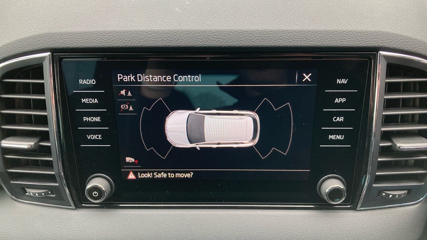 Used Skoda Karoq 2023 for sale - 75894425: Photo 32