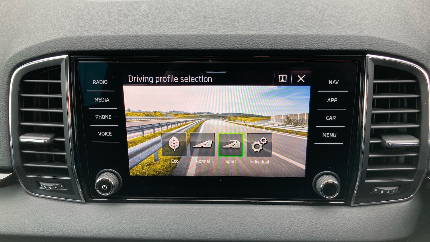 Used Skoda Karoq 2023 for sale - 75894425: Photo 37