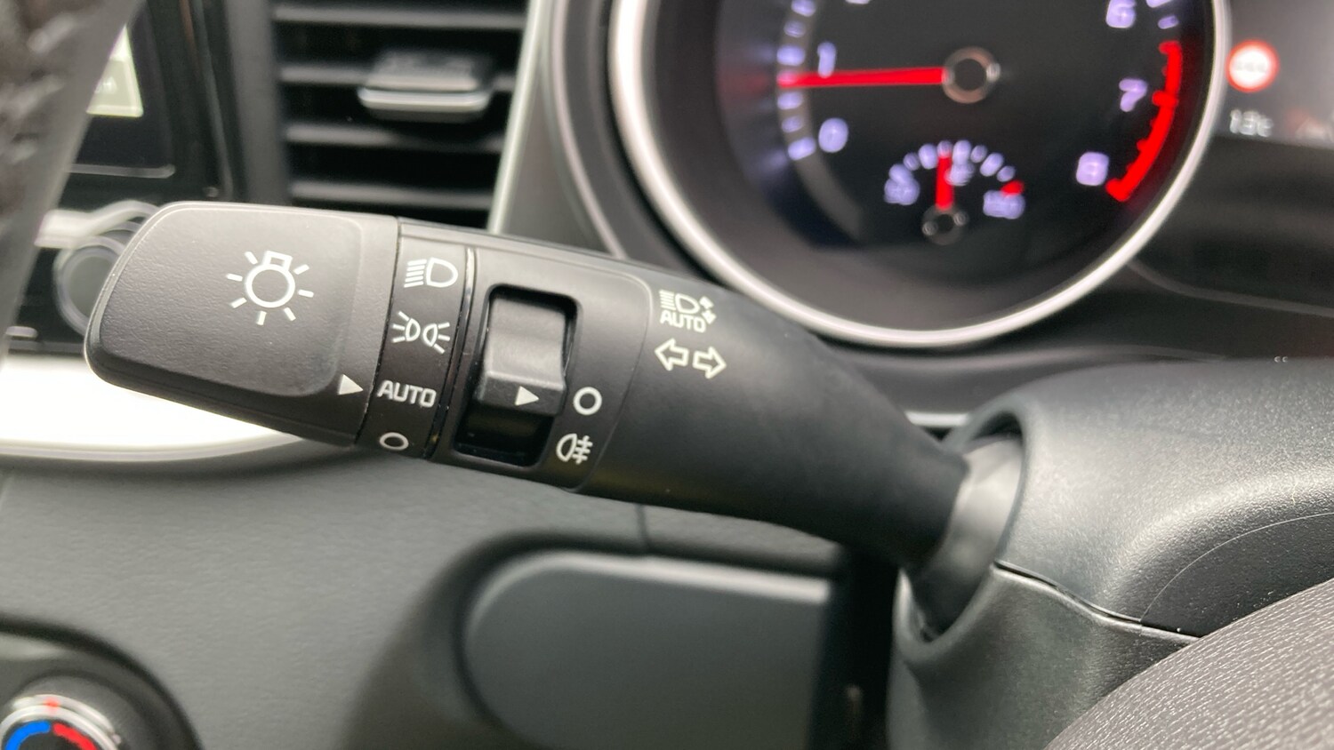 Used Kia XCeed 2025 for sale - 76263161: Photo 39