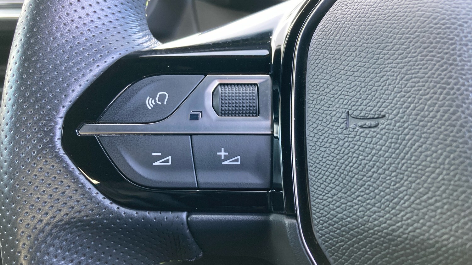 Used Peugeot 2008 2021 for sale - 77801894: Photo 39