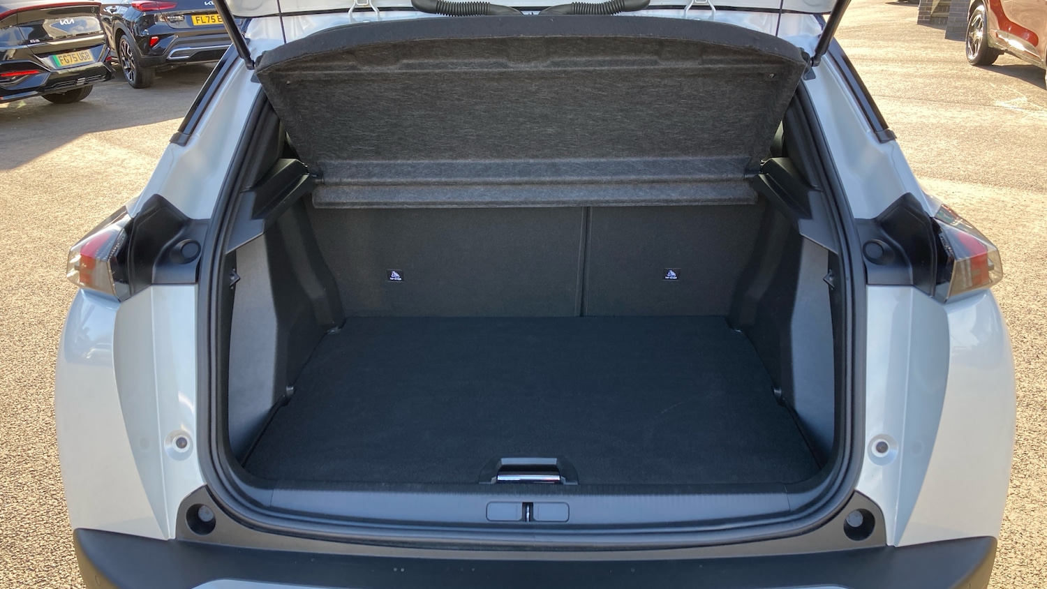 Used Peugeot 2008 2021 for sale - 77801894: Photo 4