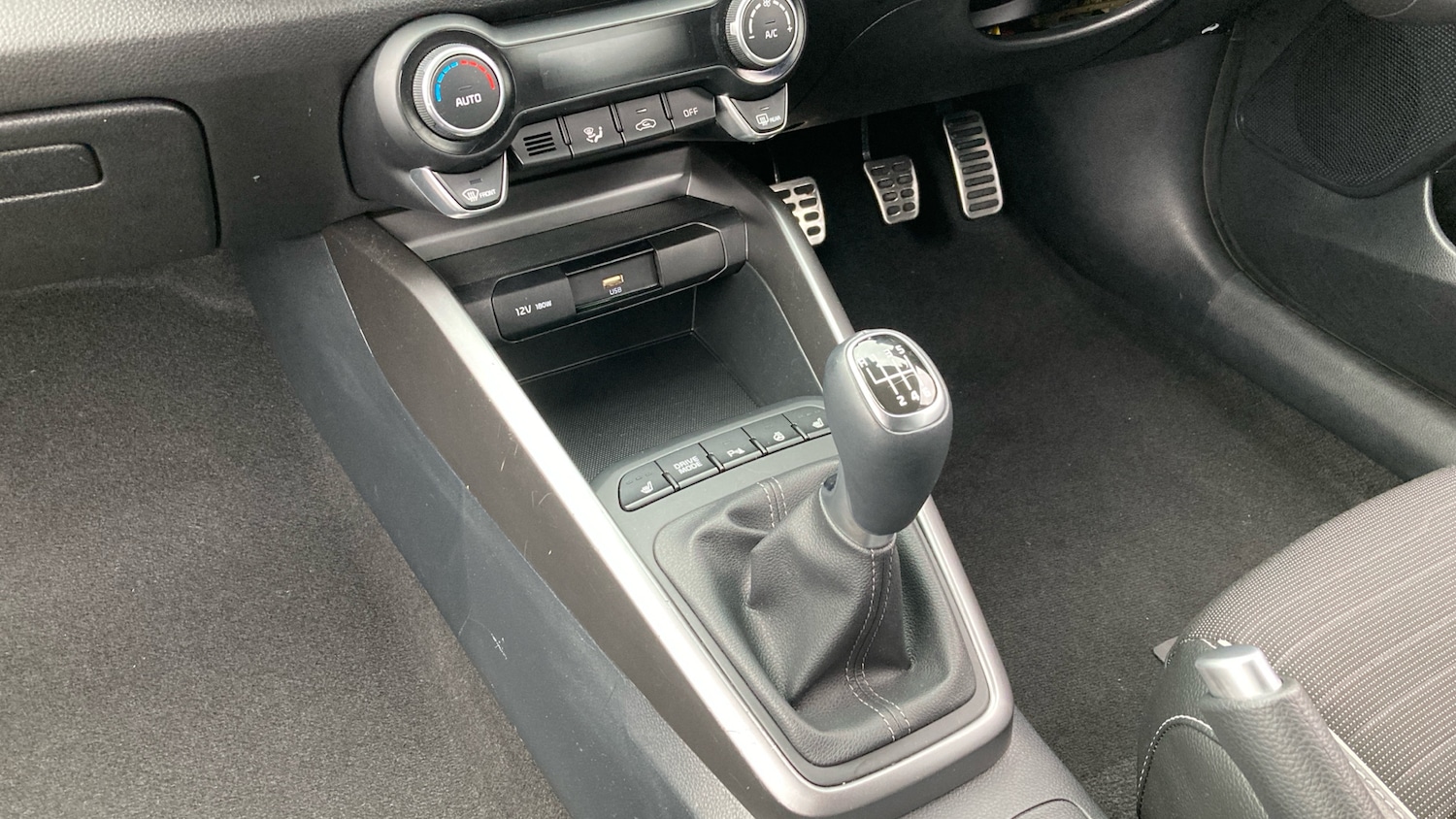 Used Kia Stonic 2023 for sale - 76428564: Photo 13