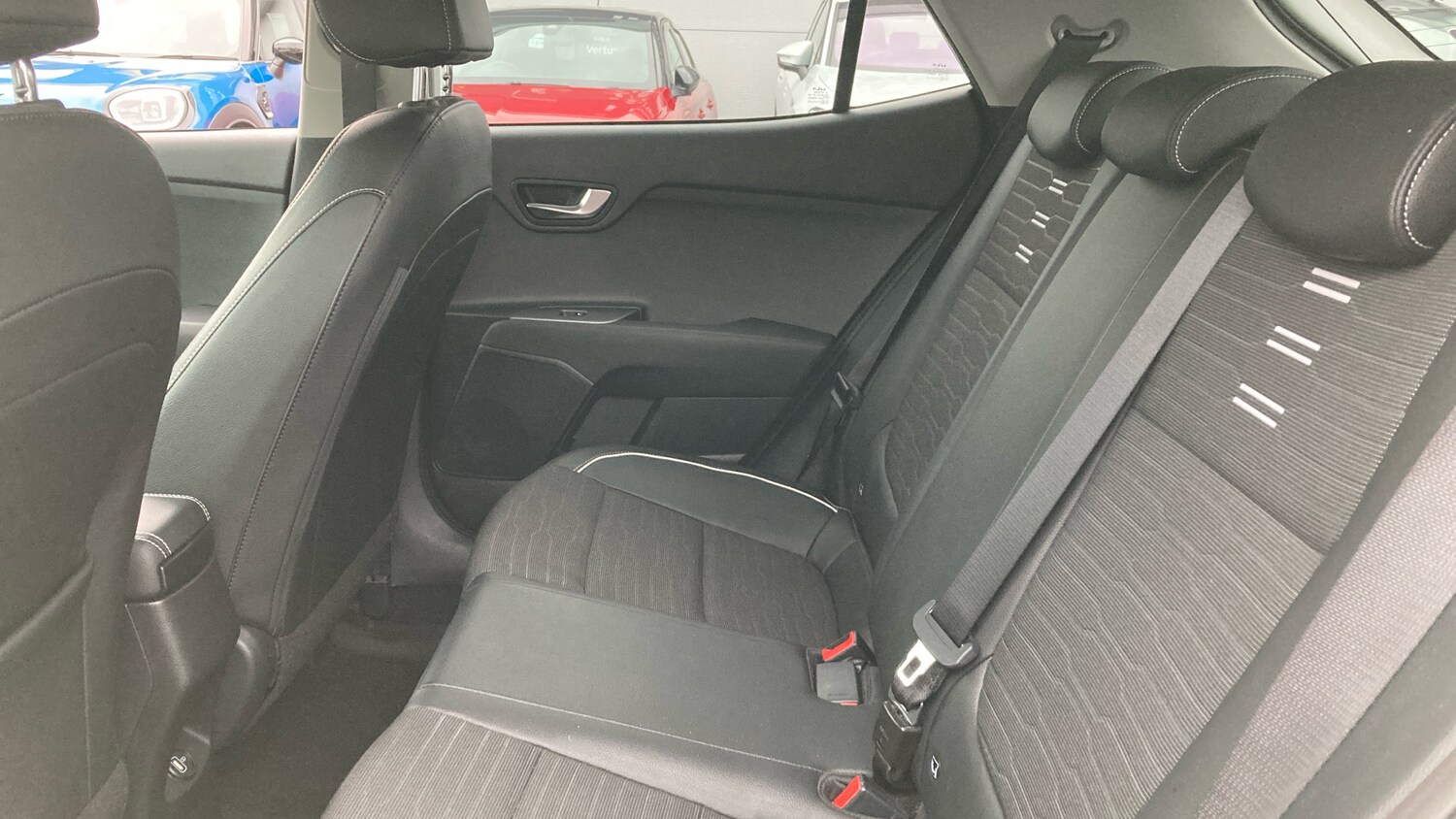 Used Kia Stonic 2023 for sale - 76428564: Photo 16