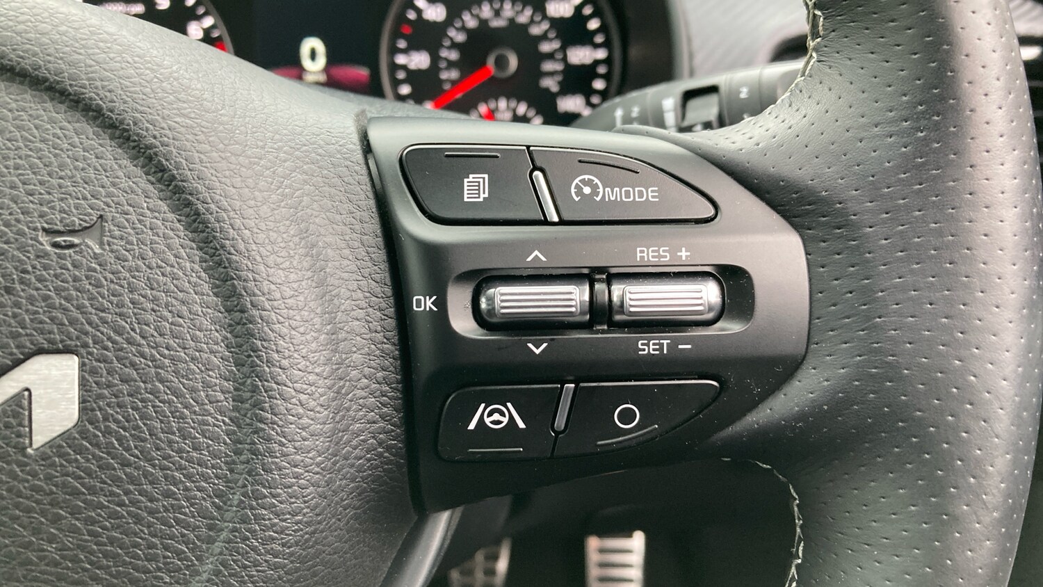 Used Kia Stonic 2023 for sale - 76428564: Photo 36