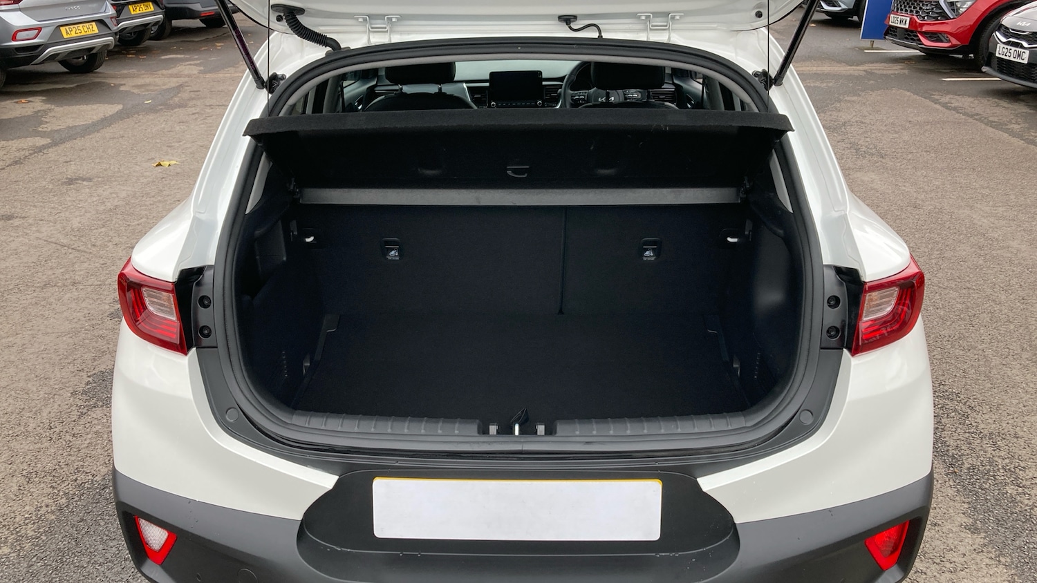 Used Kia Stonic 2023 for sale - 76428564: Photo 4