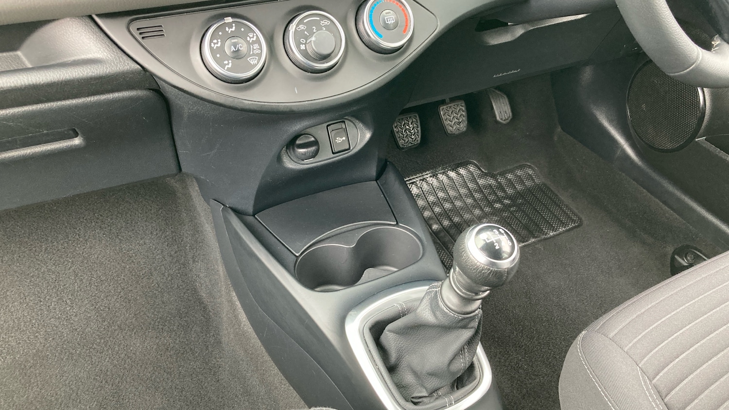 Used Toyota Yaris 2018 for sale - 77543500: Photo 13