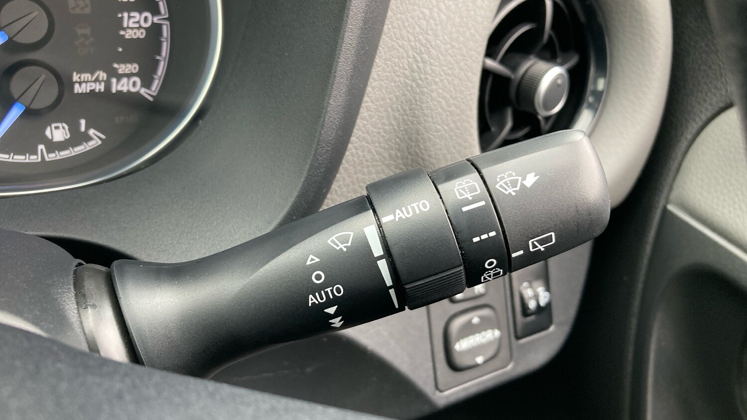 Used Toyota Yaris 2018 for sale - 77543500: Photo 38