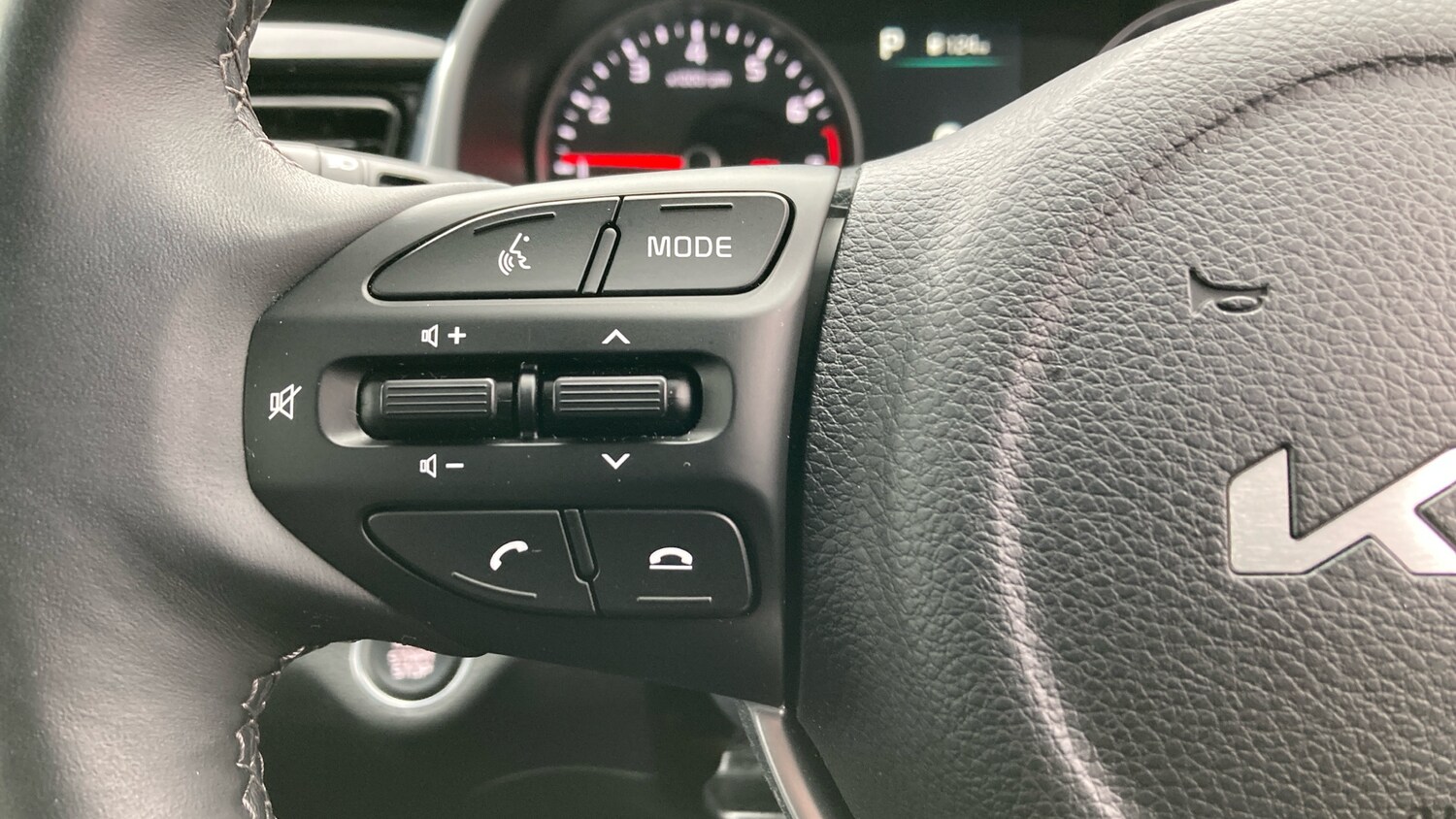 Used Kia Stonic 2023 for sale - 77742485: Photo 36